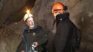 Paco Etxebarria y Iñaki Lopez en la cueva