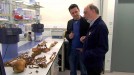 Paco Etxebarria y Iñaki Lopez en el laboratorio