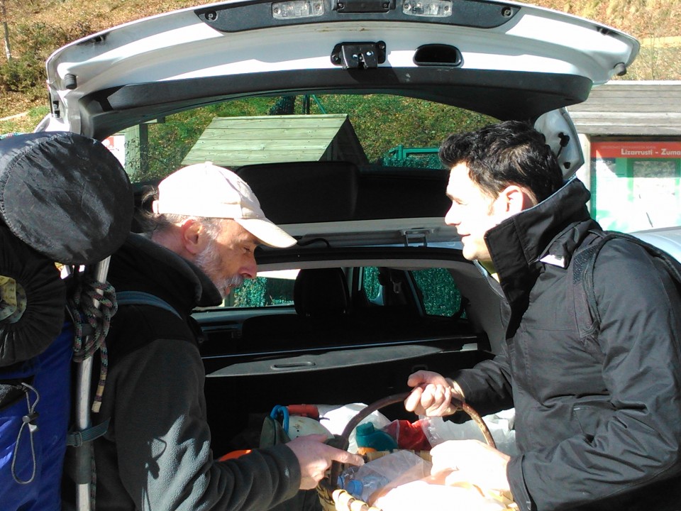 Paco Etxebarria eta Iñaki Lopez kotxean