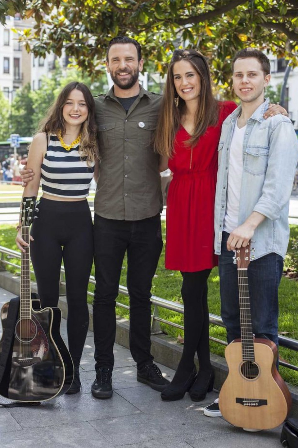 'Stars. Izarrak Kalean' saioaren aurkezleak eta bi lehiakide.