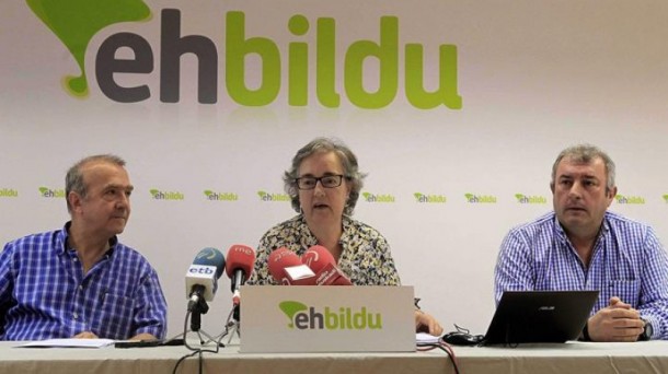 Iñaki Ruiz de Pinedo, Arantza Urkaregi y Fernando Velasco, en la rueda de prensa. Foto: EFE