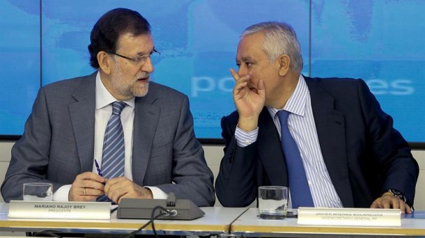 Mariano Rajoy, junto a Javier Arenas, durante la reunión de la Ejecutiva del PP. Efe.