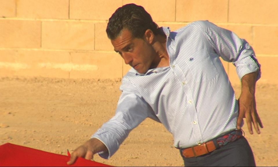 Ivan Fandiño toreando delante de un toro