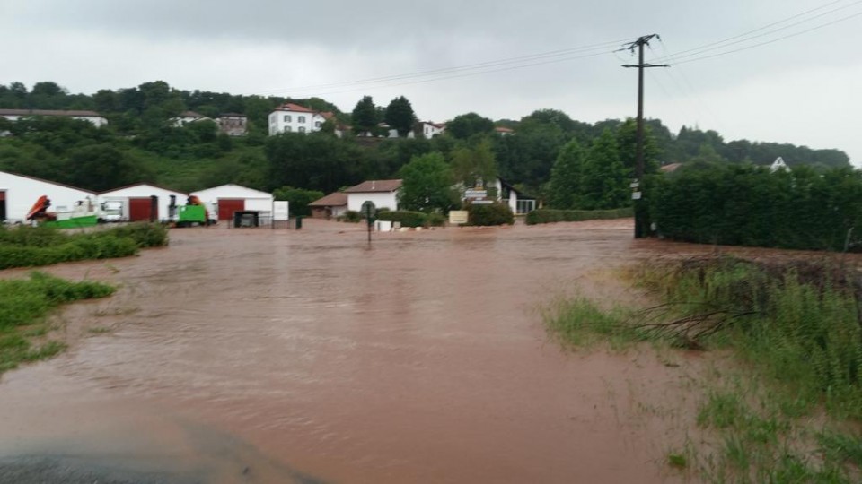 Inundaciones en Uztaritze. Foto: @FranckDolosor