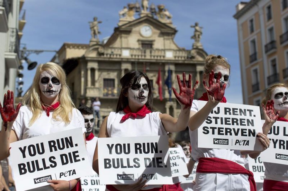 Concentración contra las corridas de toros. Foto: EFE