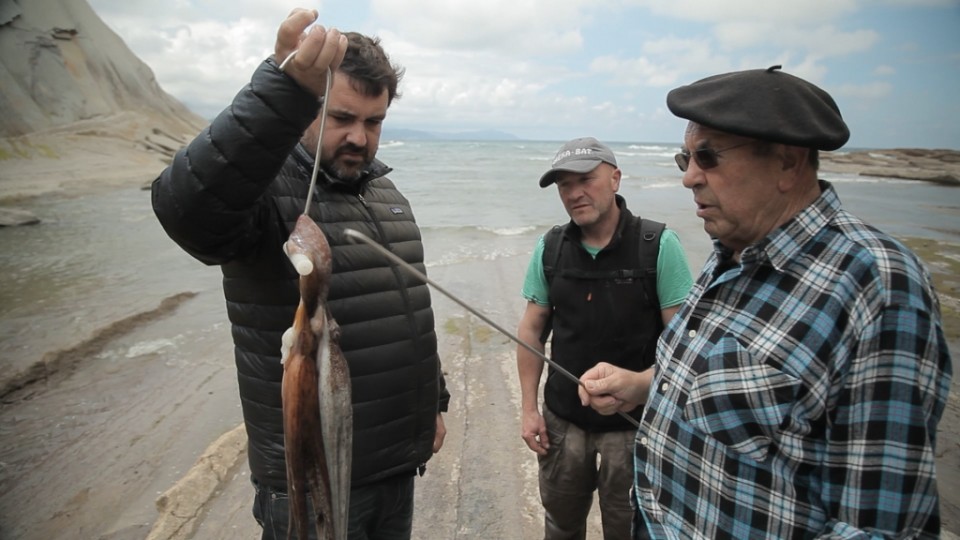 Ander González con un pulpo