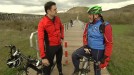 Juanito Oiarzabal y Iñaki Lopez en bicicleta