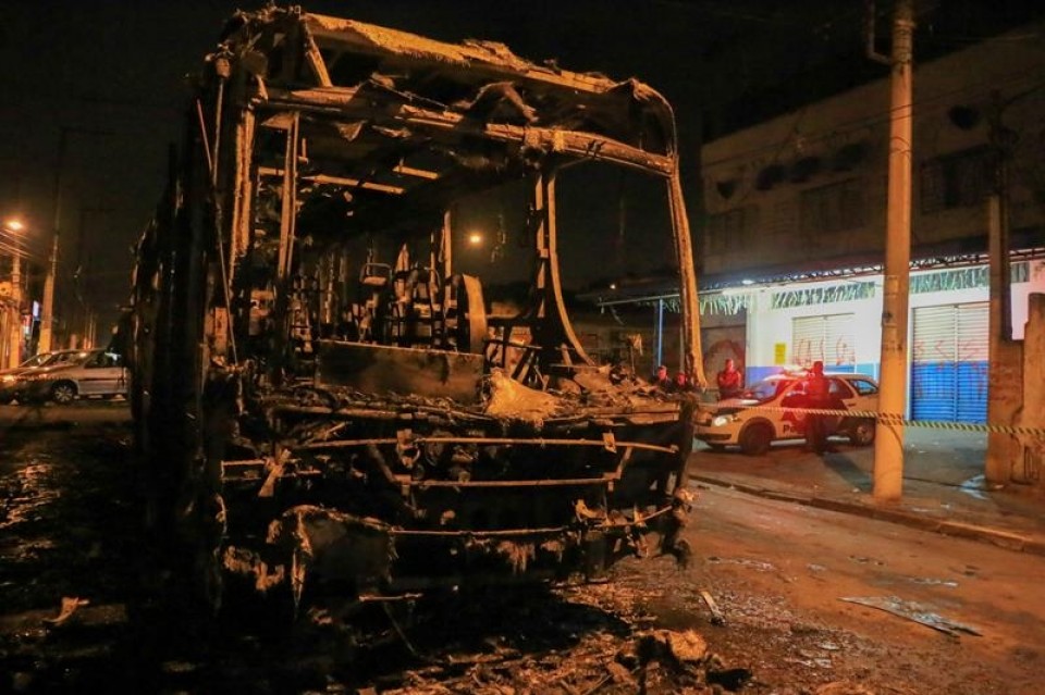 Sao Paulon 20 autobus kiskali dituzte. 