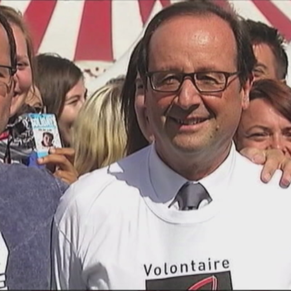 El presidente francés, François Hollande, con sus nuevas gafas.