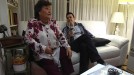Cristina Almeida y Iñaki Lopez en el sofa
