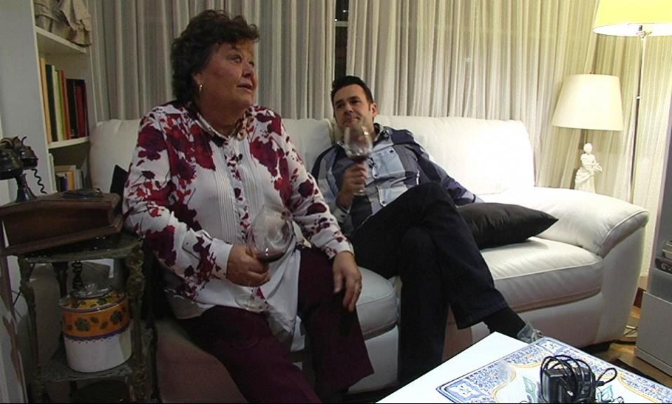 Cristina Almeida y Iñaki Lopez en el sofa