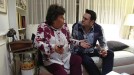Cristina Almeida y Iñaki Lopez en el sofa