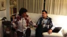 Cristina Almeida y Iñaki Lopez en el sofa