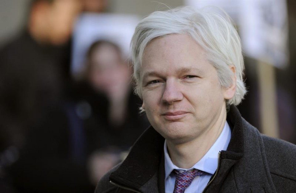 Assange 2012tik dago Londreseko Ekuadorreko enbaxadan, gordeta.