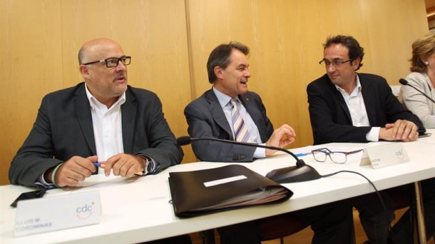 Lluís M. Corominas, Artur Mas y Josep Rull, en la reunión, hoy. Foto. EFE