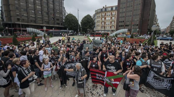 Una protesta previa de aficionados del Bilbao Basket / EFE.