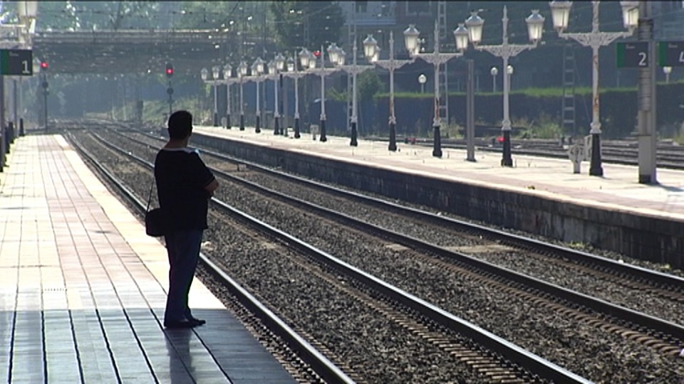 Bigarren greba eguna dute gaur Renfe tren zerbitzuan, gidariek deituta. Artxiboko irudia: EFE