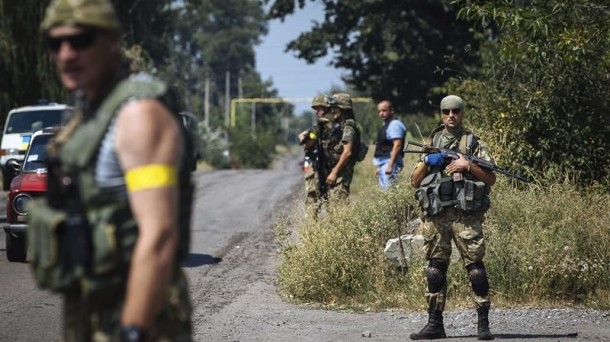 Soldados ucranianos del batallón especial 'Donbass' cerca de Donetsk. Foto: EFE