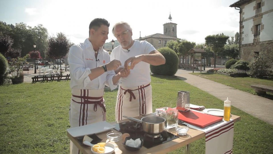 Ramón Roteta comiendo en Murgia