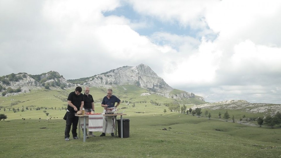Ramón Roteta, Ander González y Joseba Beloki en las campas de Arraba