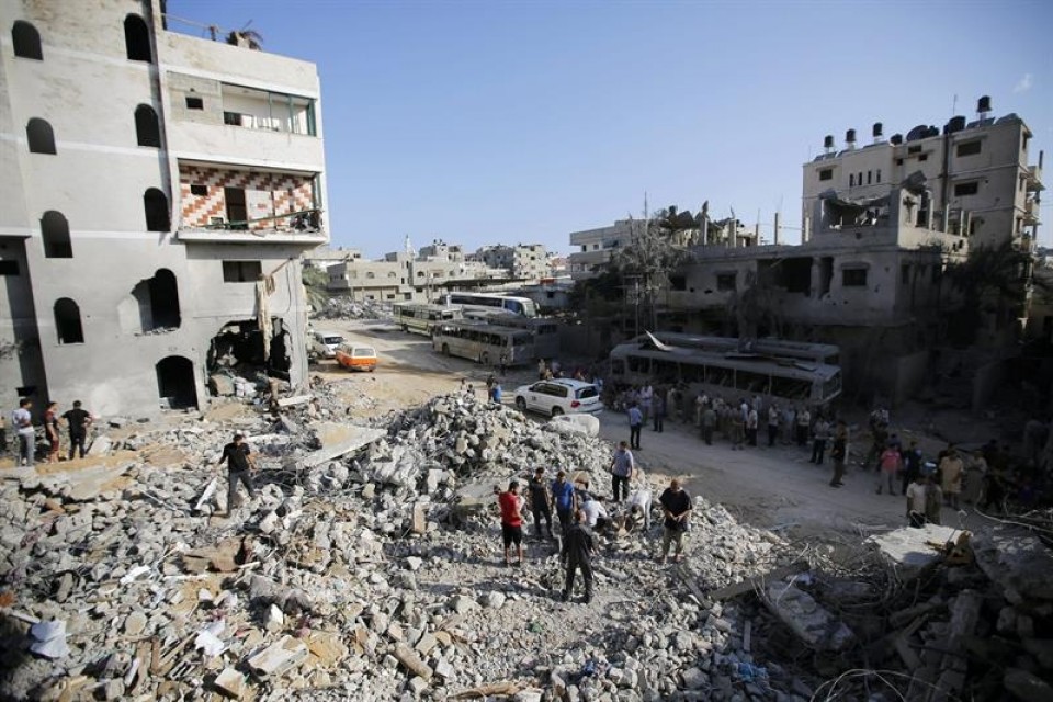 Mueren diez personas por un bombardeo israelí en Deir al Balá