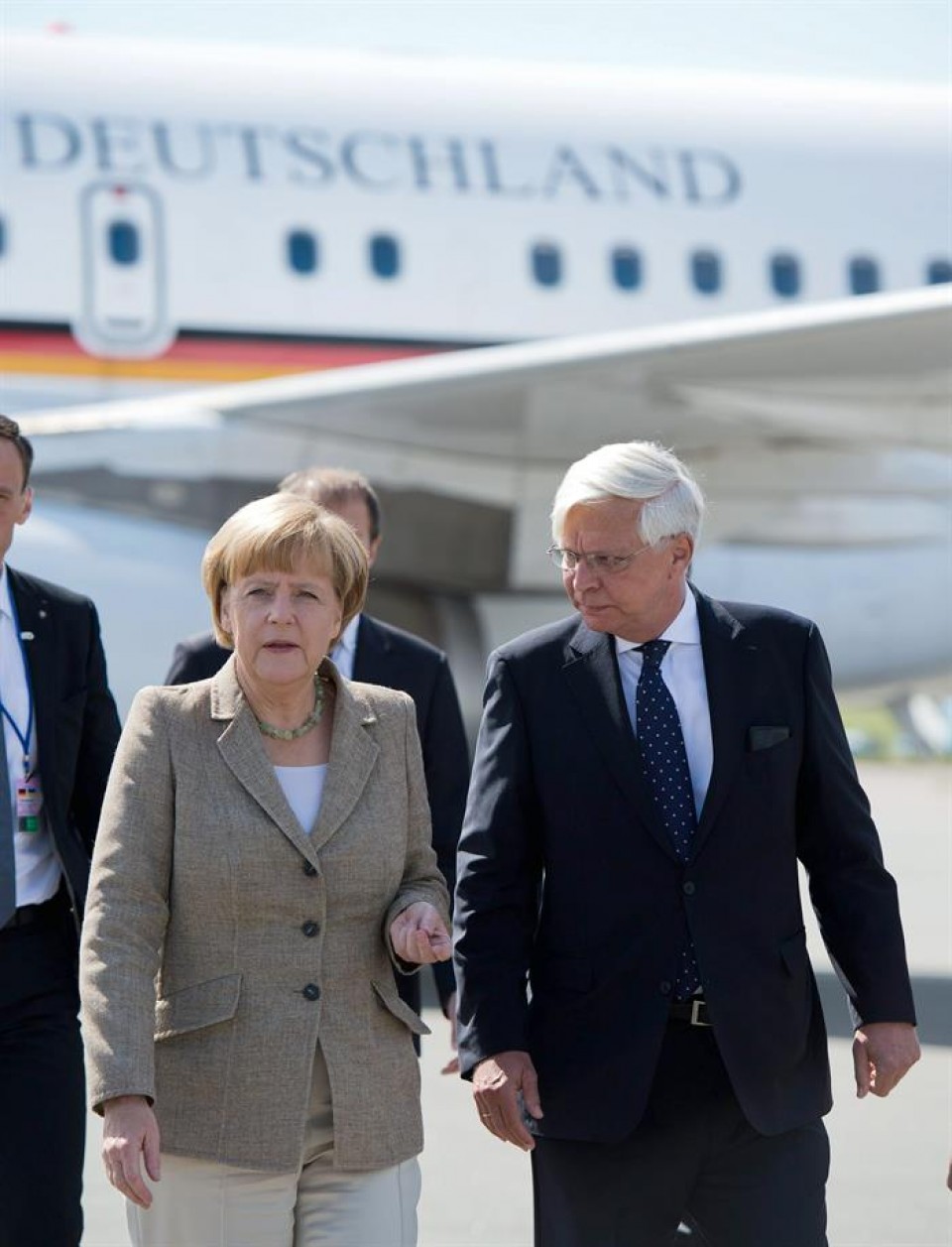 Angela Merkel Alemaniak Ukrainan duen enbaxadorearekin, heldu denean. EFE