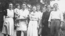Con su familia y en brazos de su tío Pedro Mari Garro, el día de la Virgen de Arrate. 1943  title=