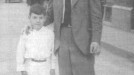 Con su padre Damián. Ondarroa, 1946. title=