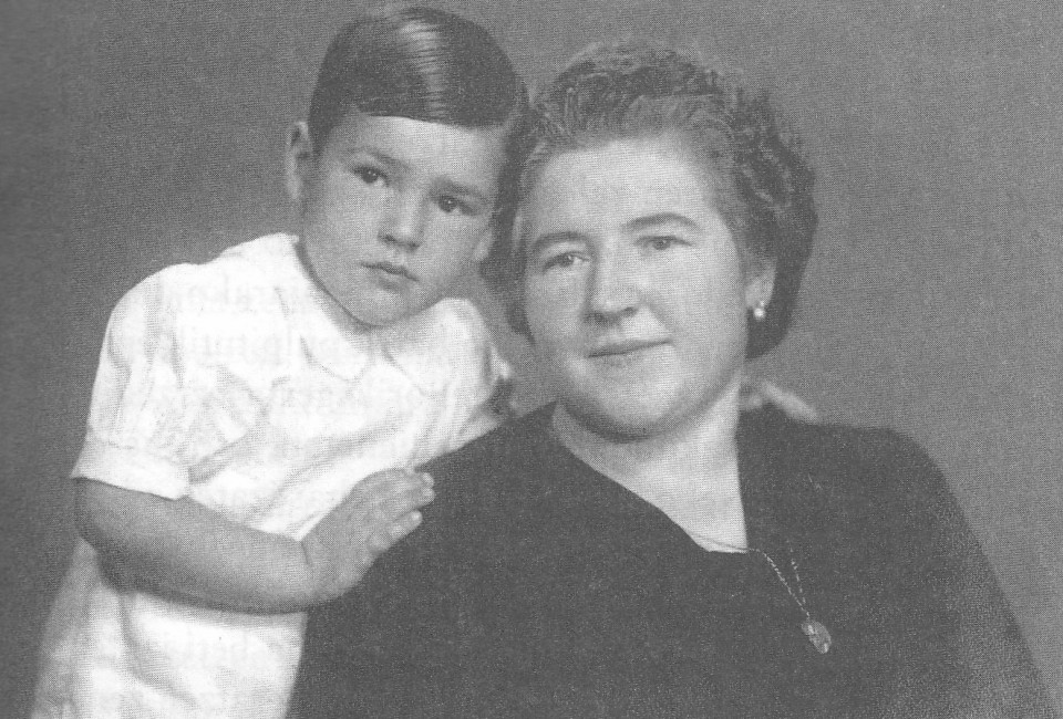 Izeko Enkarnarekin. 1940ko hamarkada