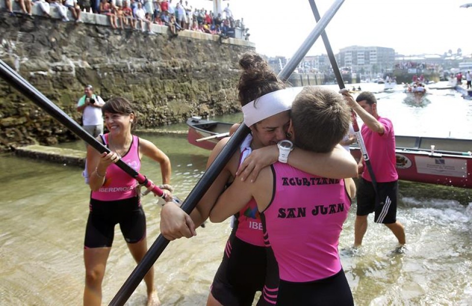 San Juaneko neskak. Argazkia: EFE