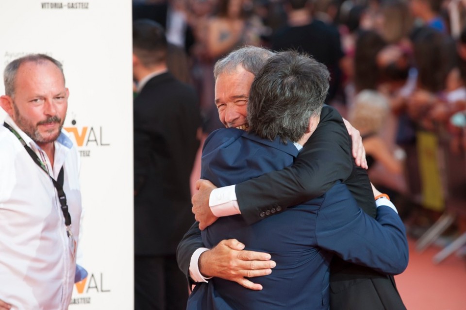 Felix Linares Joseba Fiestras agurtzen. FesTVal 2014