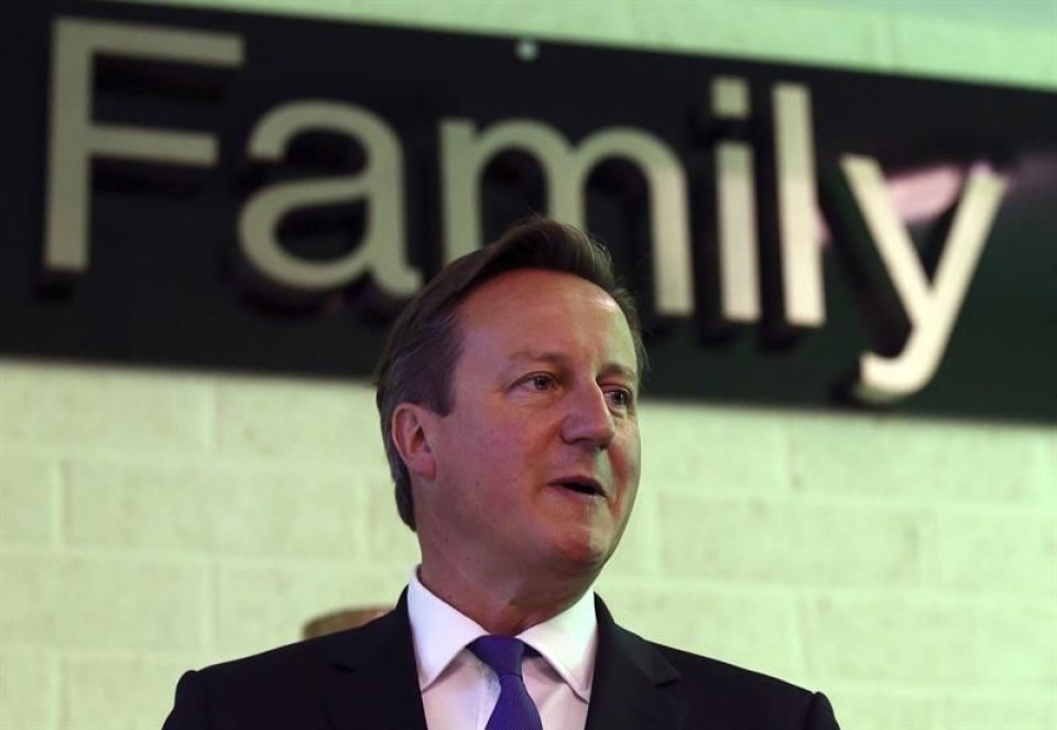 El primer ministro británico, David Cameron, en una imprenta de Edimburgo. Foto: EFE
