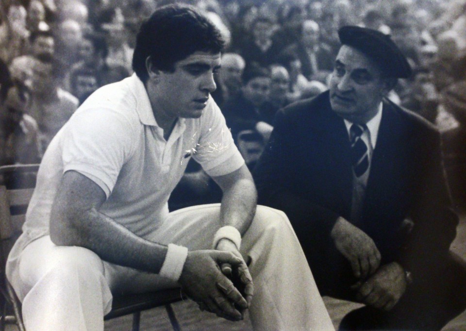 Pampi eta Joset Laduche Astelena frontoian. Eibar, 1980ko hamarkada