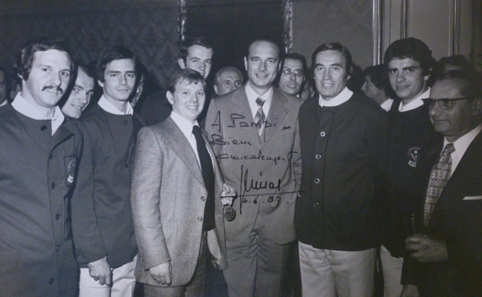 Mundialetik Chirac: Munduko Pilota Txapelketan parte hartu zuen Frantziako taldea Jacque Chirac Frantziako orduko lehen ministroarekin. 1974