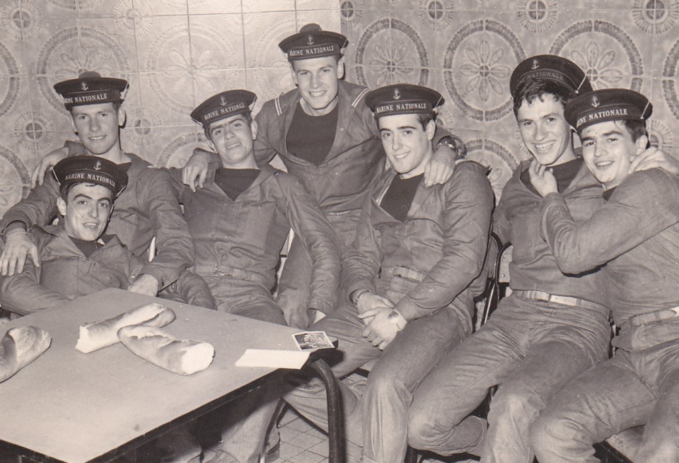 Pampi soldadutzako lagunekin. Bordele, 1973