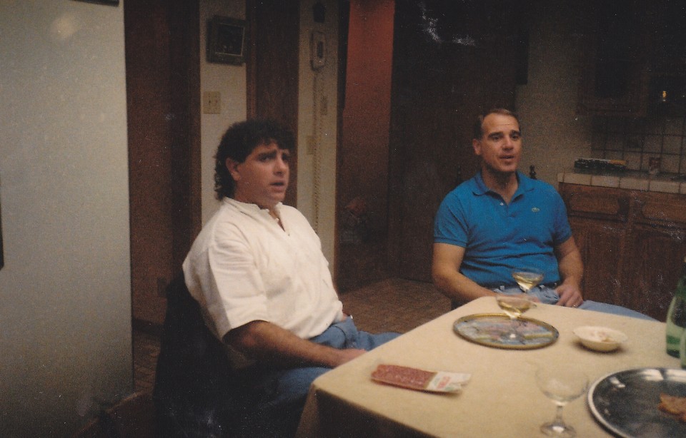 Mike Bidartekin kantuan. Chino (Kalifornia), 1990eko hamarkada