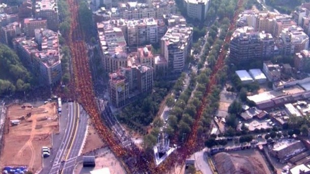 Una imagen de la V gigante de la Diada catalana en Barcelona. EFE