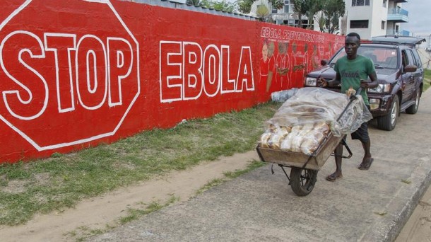 Pintada contra el ébola en Liberia.