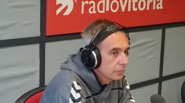 Crespi: 'Ante el Barcelona tenemos que jugar con emoción y sin miedo'