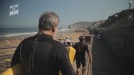 Ramón se acerca a la playa de Sopela para hacer surf.