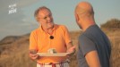 Ramón Roteta muestra su plato a Unai Basurko.