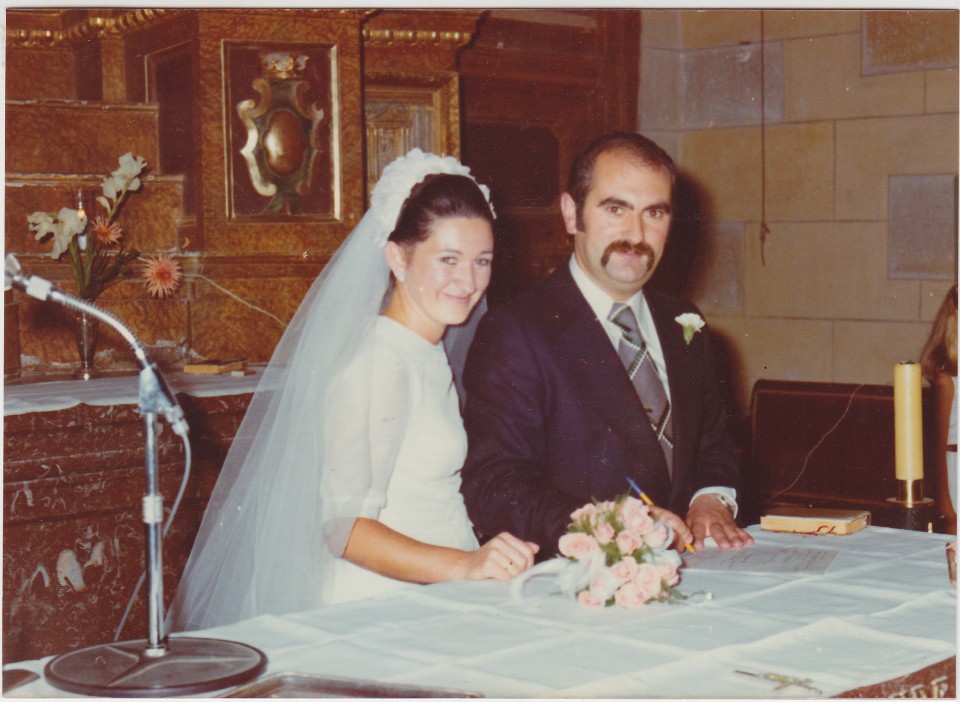Begoña Zenigaonaindia eta Markoren ezkontzako eguna, Jaunaren Igokundearen elizan. Ajangiz, 1970eko irailaren 7a