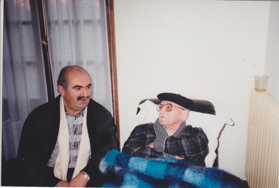 Joxe Miel Barandiaranekin. Ataun, 1980ko hamarkada