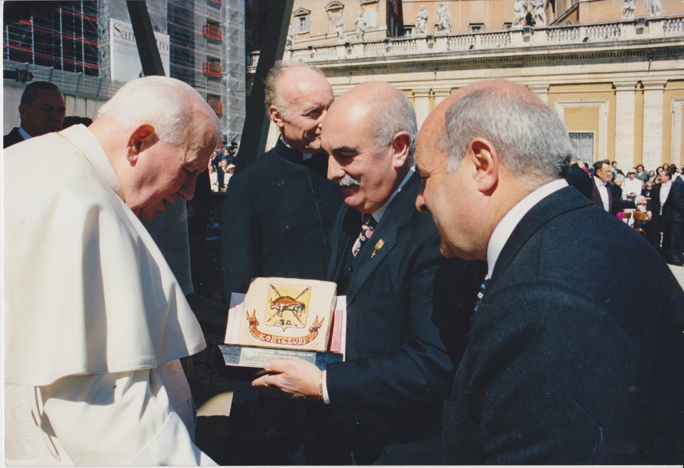 Marko eta Luis Mari Bengoa, Joan Paulo II.a aita santuarekin, San Petri plazan. Vatikanoa