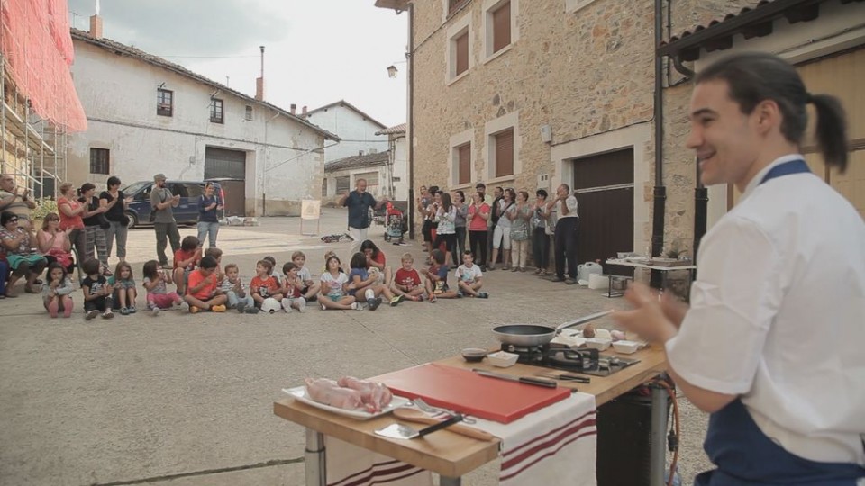 Ramón hace de animador en Maeztu.
