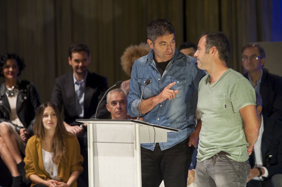 Anjel Alkain eta Iker Galartza, 'Zuek hor eta gu hemen'