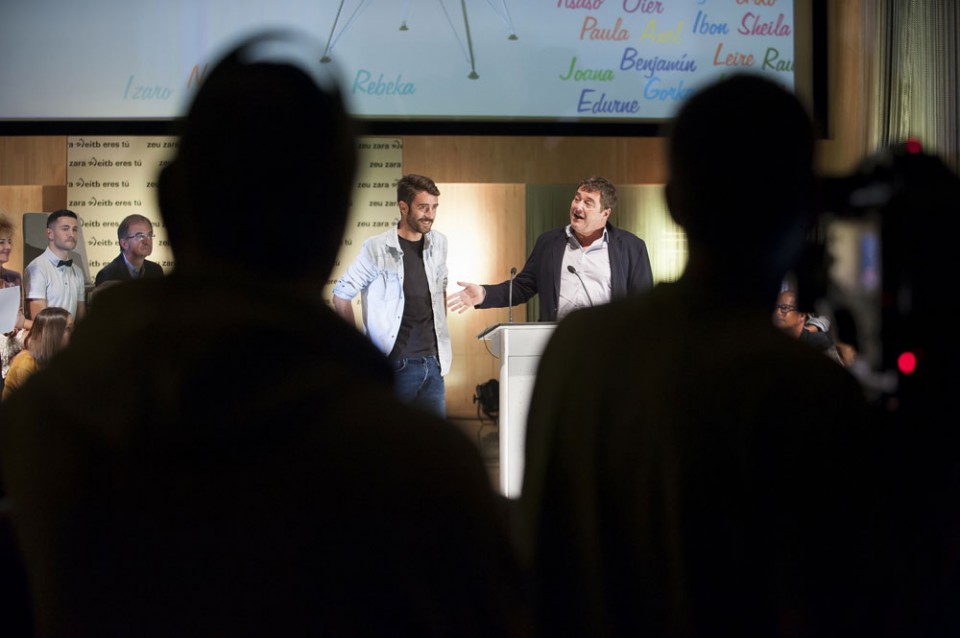 Zuhaitz Gurrutxaga eta Hasier Etxeberria, 'Hizkamizka'