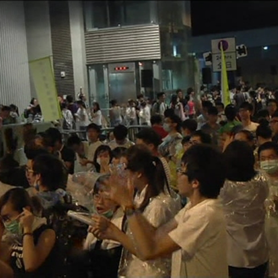 Ocupan una plaza de Hong Kong para exigir elecciones libres