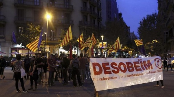 Auzitegi Konstituzionalaren erabakia jakin eta berehala protestak egin ziren Katalunian. 