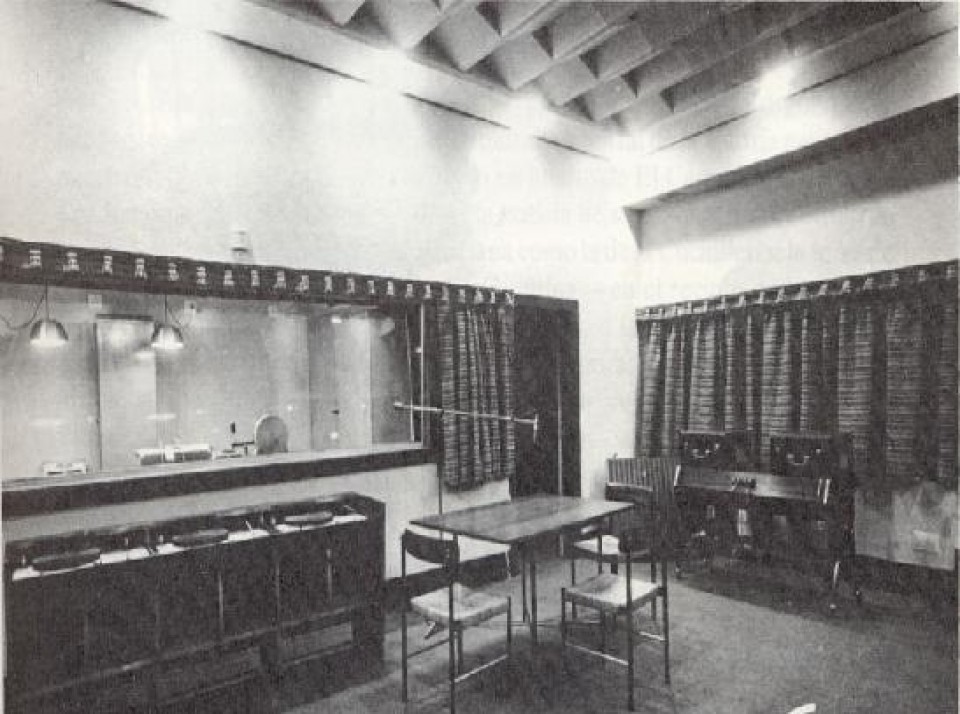 Desde estos amplios estudios se realizarán los radioteatros y radionovelas tan populares de estas dos décadas. El magnetófono de cinta abierta permitirá la grabación, montaje y reproducione